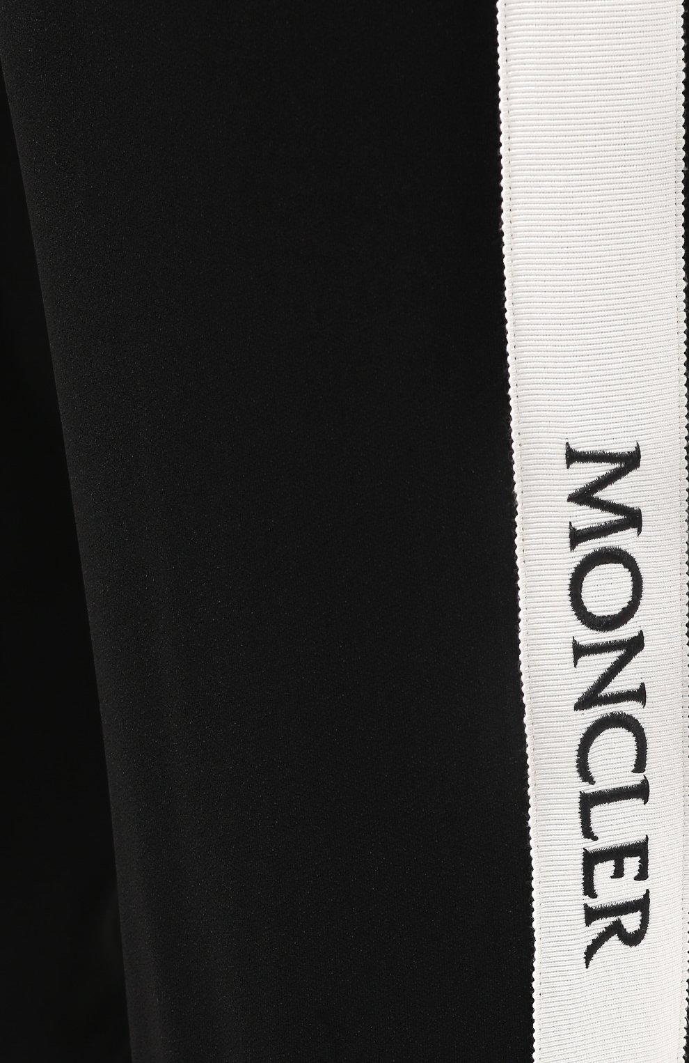 Джоггеры MONCLER черного цвета по цене 39800 руб., арт. F1-093-2A704-00-C0377, фото 5 Джоггеры MONCLER, арт. F1-093-2A704-00-C0377, фото 5