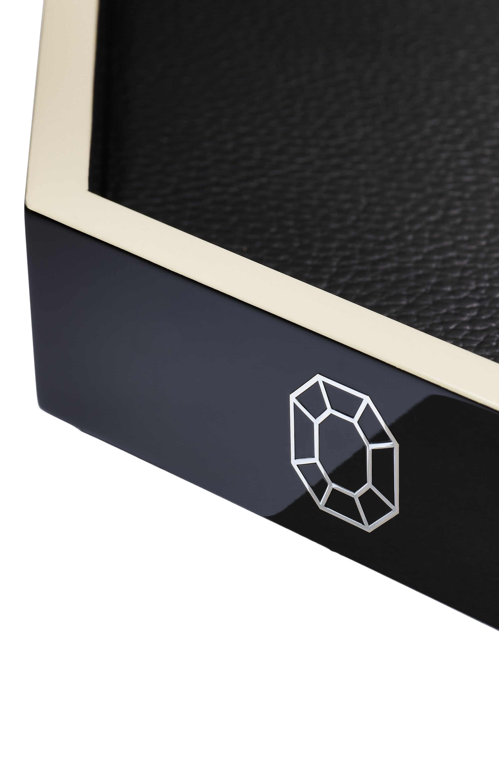 Поднос octogone m BACCARAT черного цвета по цене 69950 руб., арт. 2 816 916, фото 3 Поднос octogone m BACCARAT, арт. 2 816 916, фото 3