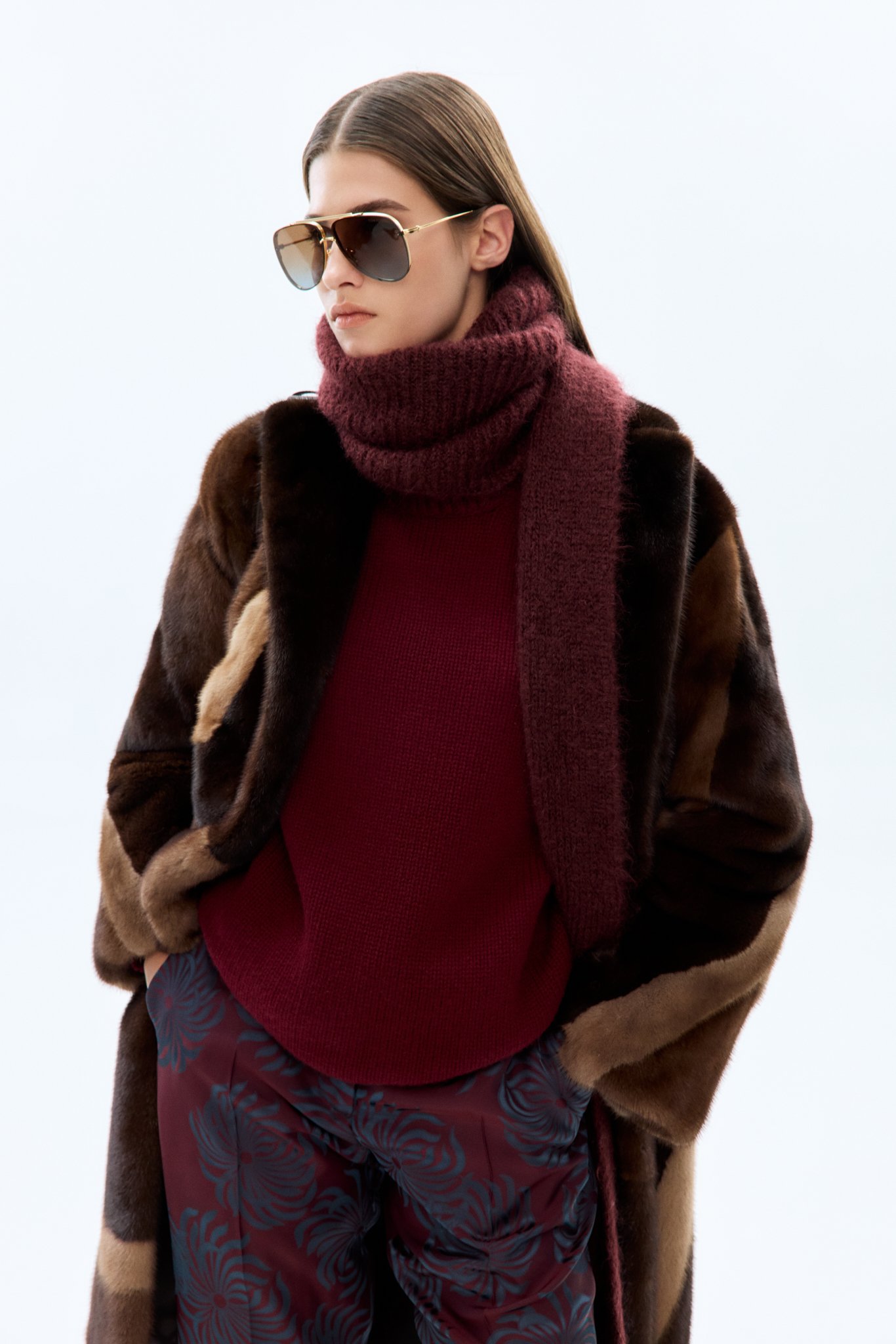 Свитер из шерсти и кашемира ELIE SAAB бордового цвета по цене 299500 руб., арт. T0230NF25/W0007, фото 6 Свитер из шерсти и кашемира ELIE SAAB, арт. T0230NF25/W0007, фото 6