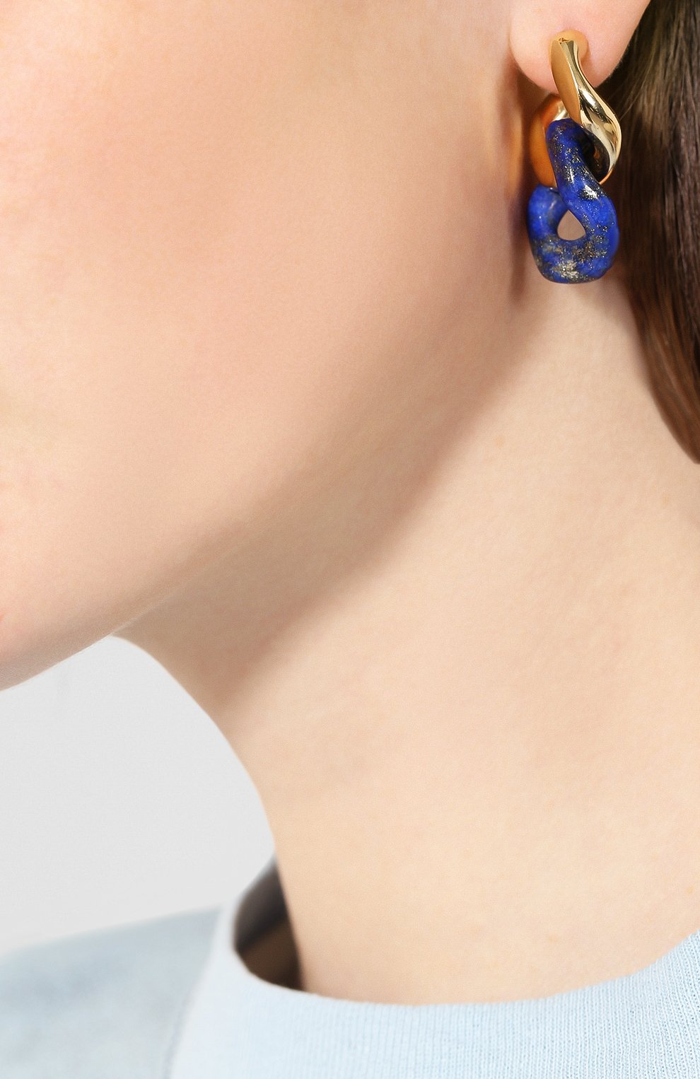 Серебряные серьги BOTTEGA VENETA синего цвета по цене 99500 руб., арт. 589306/VJ177, фото 2 Серебряные серьги BOTTEGA VENETA, арт. 589306/VJ177, фото 2