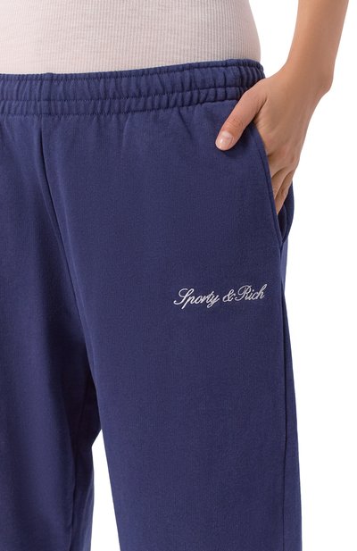 Хлопковые брюки SPORTY AND RICH темно-синего цвета по цене 29300 руб., арт. PA05568326BL106, фото 5 Хлопковые брюки SPORTY AND RICH, арт. PA05568326BL106, фото 5