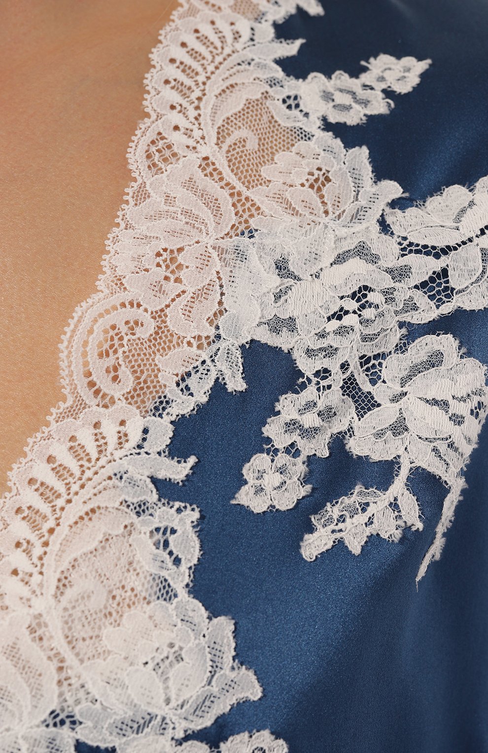 Шелковый халат MARJOLAINE синего цвета по цене 81210 руб., арт. 3TER2001, фото 5 Шелковый халат MARJOLAINE, арт. 3TER2001, фото 5