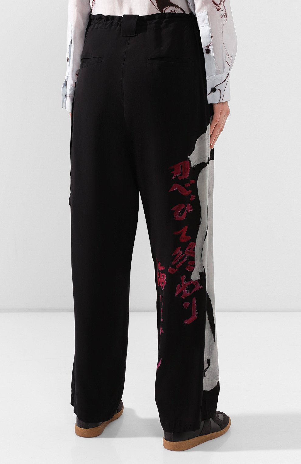 Брюки из вискозы YOHJI YAMAMOTO черного цвета по цене 78550 руб., арт. NN-P81-813, фото 4 Брюки из вискозы YOHJI YAMAMOTO, арт. NN-P81-813, фото 4