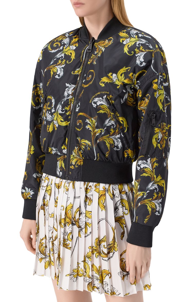 Женский двусторонний бомбер VERSACE JEANS COUTURE черного цвета, арт. 78HASD08/CQD99 | Фото 3 (Длина (верхняя одежда): Короткие; Рукава: Длинные; Материал подклада: Синтетический материал; Кросс-КТ: Легкие, Куртка; Стили: Спорт-шик; Материал внешний: Синтетический материал; Автоматизация ТО: Проставлено; Автоматизация состава: Проставлено)