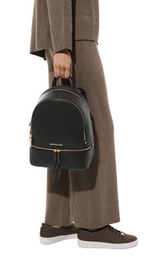 Женский рюкзак rhea medium MICHAEL MICHAEL KORS черного цвета, арт. 30S5GEZB1L | Фото 2 (Материал: Натуральная кожа; Размер: medium; Стили: Кэжуэл; Материал сплава: Проставлено; Драгоценные камни: Проставлено; Автоматизация Diginetica: Не назначено)
