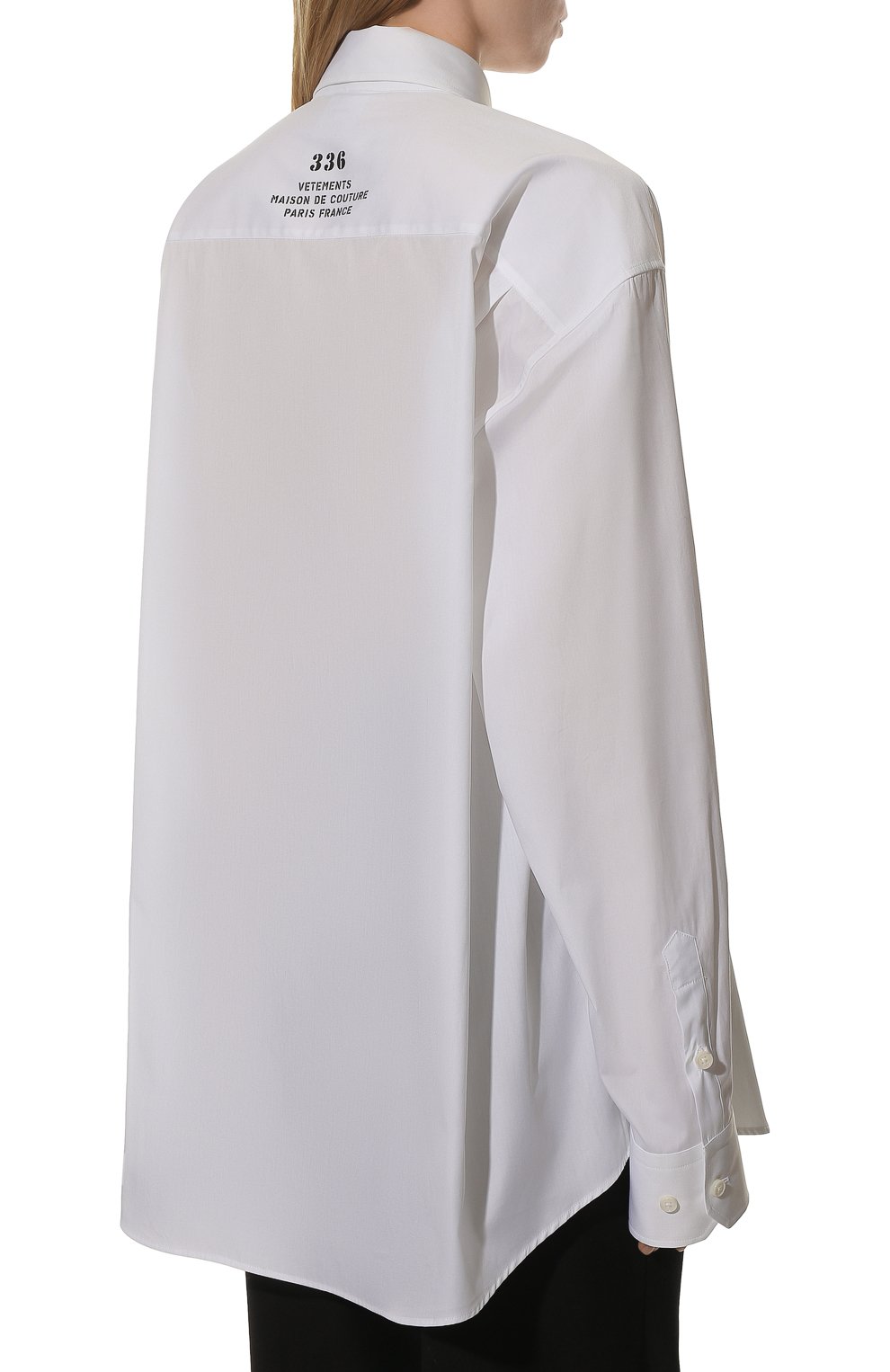 Хлопковая рубашка VETEMENTS белого цвета по цене 94950 руб., арт. UA53SH450W 1001/W, фото 4 Хлопковая рубашка VETEMENTS, арт. UA53SH450W 1001/W, фото 4