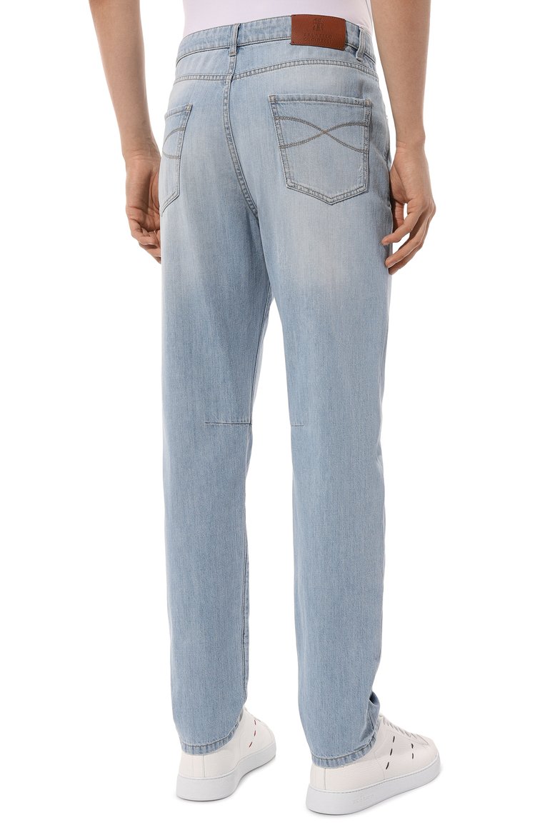Мужские джинсы leisure fit BRUNELLO CUCINELLI голубого цвета, арт. M0Z37B2279 | Фото 4 (Материал внешний: Хлопок, Деним; Длина (брюки, джинсы): Стандартные; Силуэт М (брюки): Прямые; Кросс-КТ: Деним; Детали: Потертости, Делаве; Стили: Повседневный, Streetwear; Автоматизация состава: Проставлено; Автоматизация ТО: Проставлено)