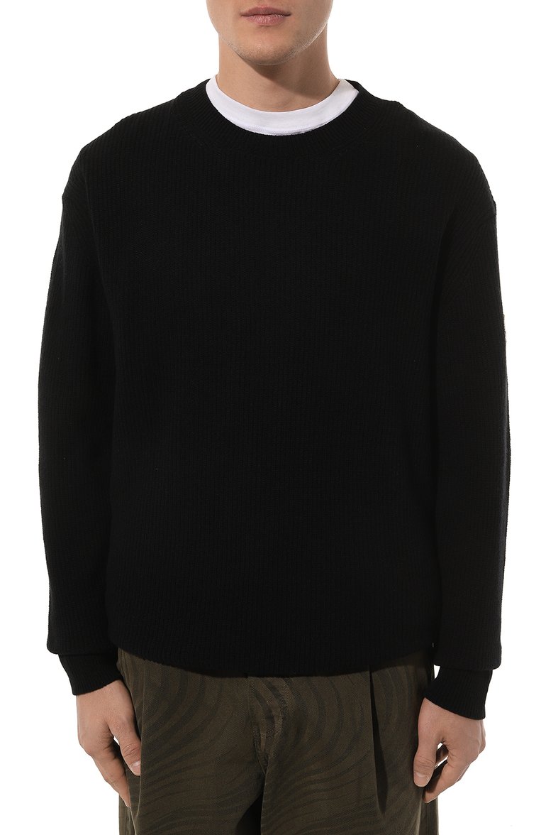 Мужской свитер из шерсти и кашемира MONCLER черного цвета, арт. 9C000-29-M1900 | Фото 3 (Драгоценные камни: Проставлено; Рукава: Длинные; Материал сплава: Проставлено; Длина (для топов): Стандартные; Материал внешний: Шерсть, Кашемир; Стили: Кэжуэл; Мужское Кросс-КТ: Свитер-одежда; Принт: Без принта)