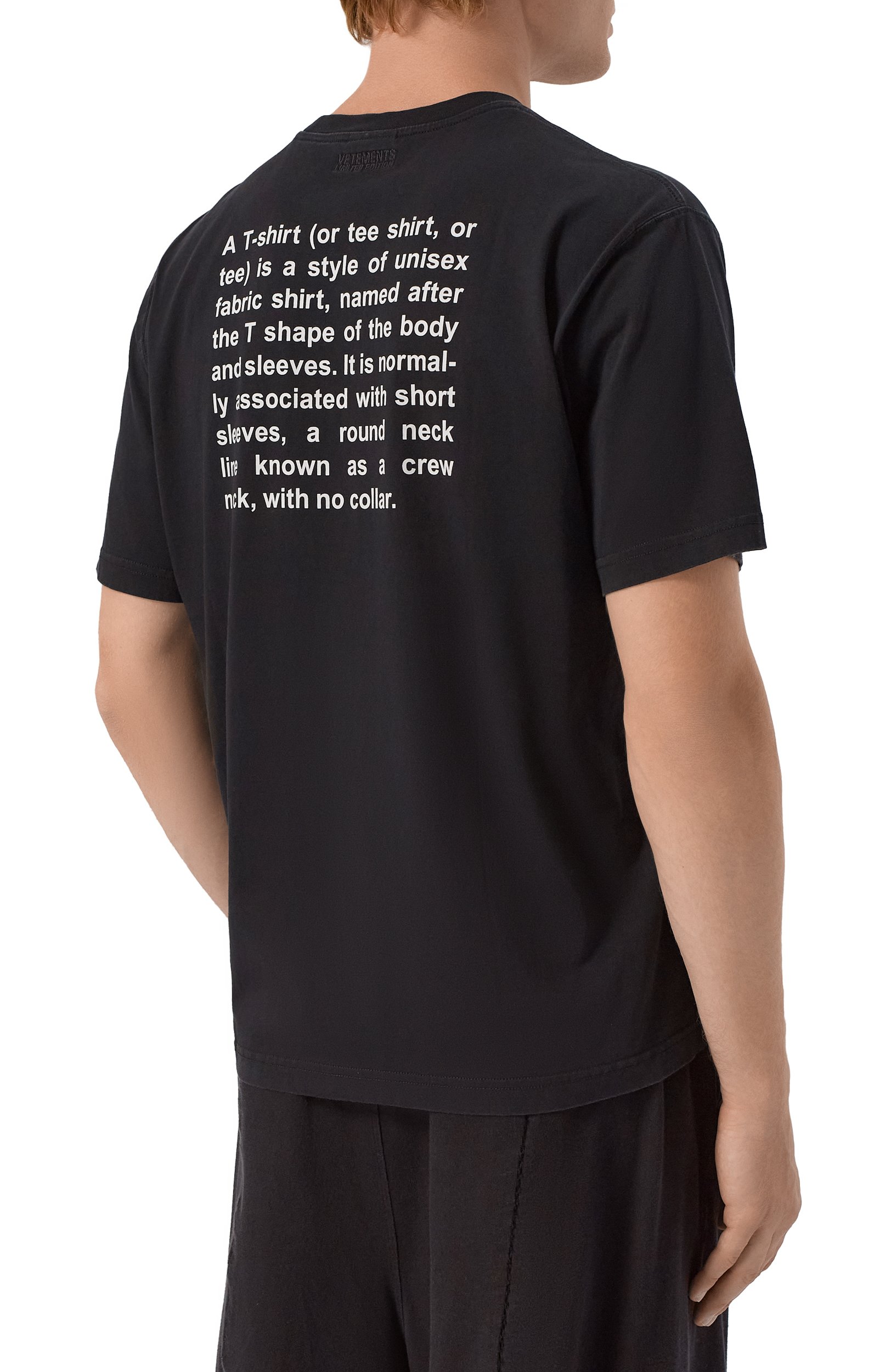 Хлопковая футболка VETEMENTS черного цвета по цене 63200 руб., арт. MH27TR221B, фото 4 Хлопковая футболка VETEMENTS, арт. MH27TR221B, фото 4