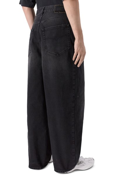 Джинсы VETEMENTS темно-серого цвета по цене 109500 руб., арт. ME76DP070B3/2803 DENIM, фото 4 Джинсы VETEMENTS, арт. ME76DP070B3/2803 DENIM, фото 4