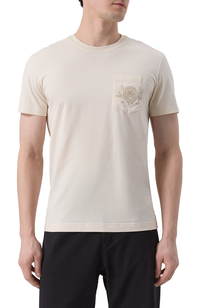 Мужская хлопковая футболка DOLCE & GABBANA светло-бежевого цвета, арт. G8RA2Z/G702G | Фото 3 (Длина (для топов): Стандартные; Рукава: Короткие; Стили: Кэжуэл; Принт: Без принта; Материал внешний: Хлопок; Кросс-КТ: Джерси; Мужское Кросс-КТ: Футболка-одежда; Автоматизация ТО: Проставлено; Автоматизация состава: Проставлено; Размерность: Идёт в размер; Детали: Декор)