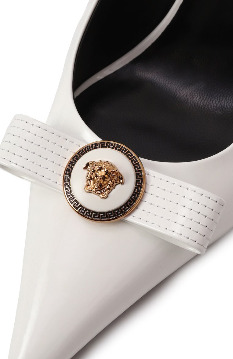 Женские лакированные туфли gianni ribbon 85 VERSACE белого цвета, арт. 1013717/D2VE | Фото 7 (Материал внешний: Натуральная кожа; Материал внутренний: Натуральная кожа; Подошва: Плоская; Каблук высота: Высокий; Каблук тип: Шпилька; Автоматизация ТО: Проставлено; Автоматизация состава: Проставлено; Женское Кросс-КТ: Слингбэки)