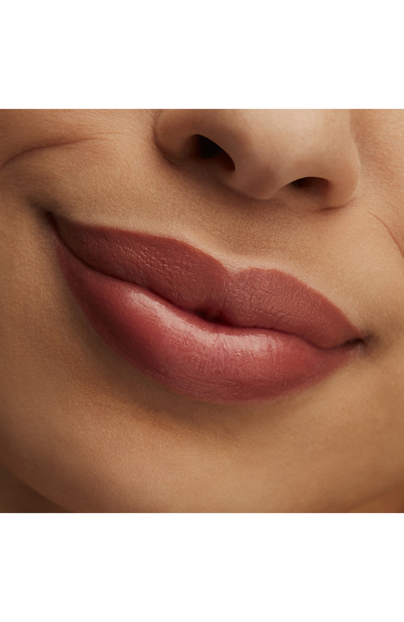 Губная помада lustreglass sheer-shine lipstick, оттенок hug me (3,5g) MAC цвета по цене 3390 руб., арт. SB48-11, фото 4 Губная помада lustreglass sheer-shine lipstick, оттенок hug me (3,5g) MAC, арт. SB48-11, фото 4