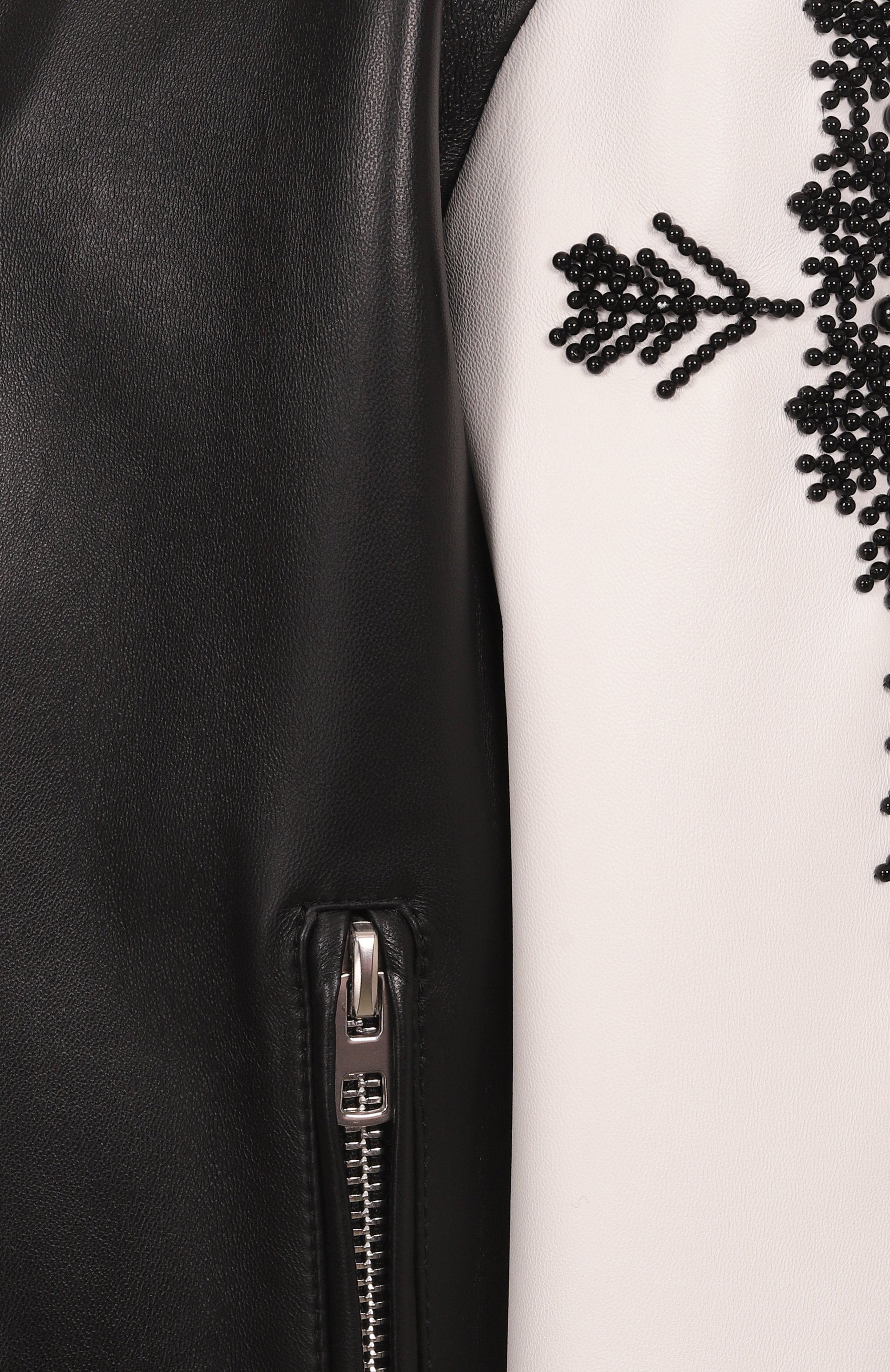 Утепленный бомбер AKHMADULLINA черно-белого цвета по цене 299900 руб., арт. 1225.2K940/LE712, фото 6 Утепленный бомбер AKHMADULLINA, арт. 1225.2K940/LE712, фото 6