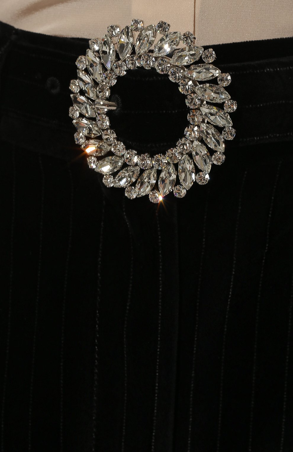 Бархатные шорты MIU MIU черного цвета по цене 140000 руб., арт. MP1469-1ZGU-F0002, фото 5 Бархатные шорты MIU MIU, арт. MP1469-1ZGU-F0002, фото 5