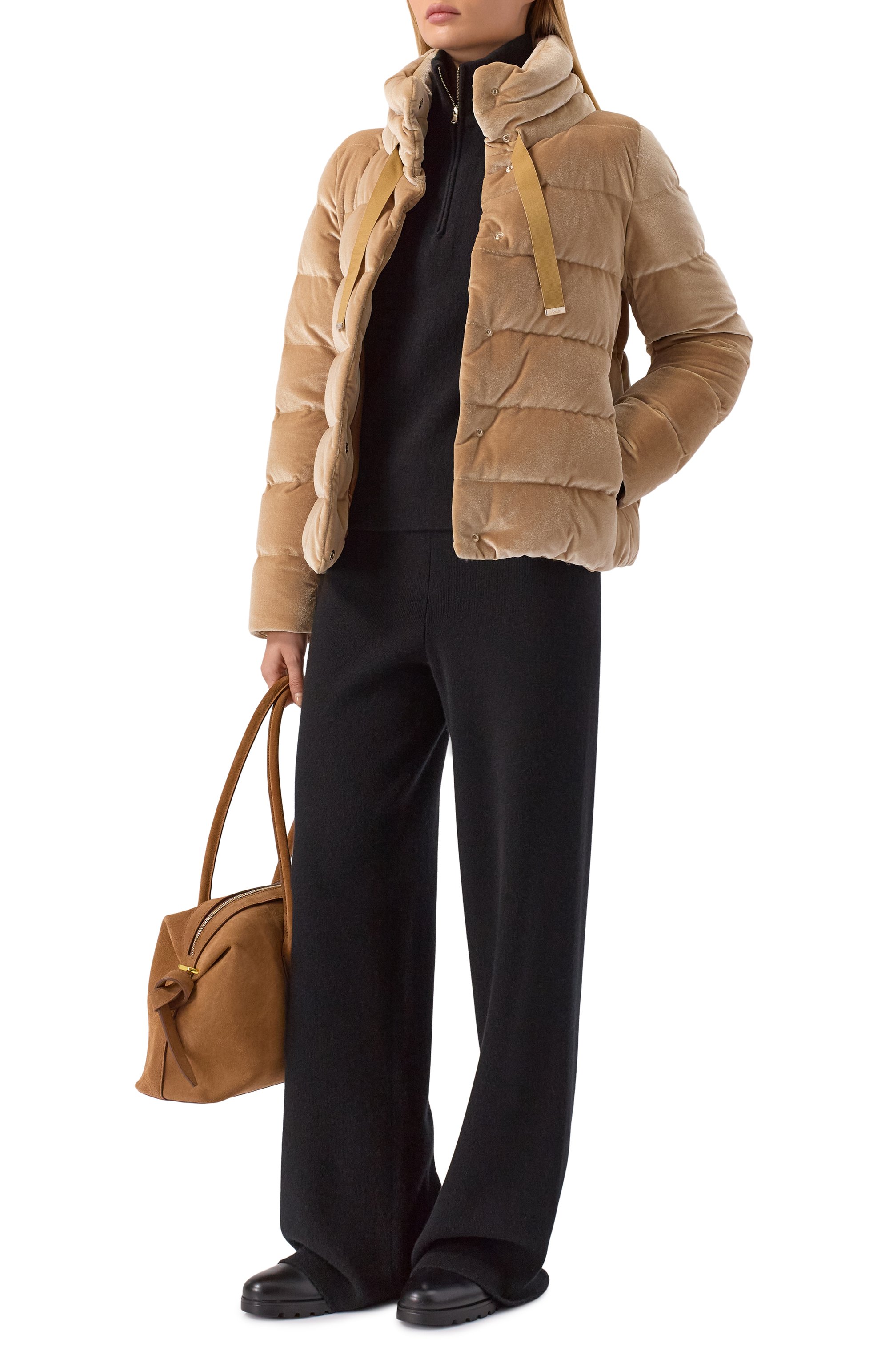 Бархатный пуховик HERNO бежевого цвета по цене 99850 руб., арт. PI002180D/15020S, фото 2 Бархатный пуховик HERNO, арт. PI002180D/15020S, фото 2