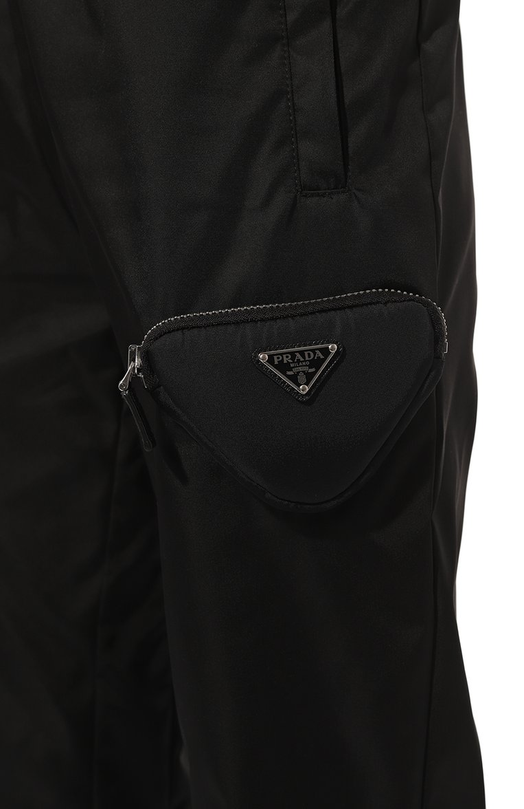 Женские брюки PRADA черного цвета, арт. 22B745-1WQ8-F0002-212 | Фото 5 (Длина (брюки, джинсы): Стандартные; Материал внешний: Синтетический материал; Женское Кросс-КТ: Брюки-одежда, Джоггеры - брюки; Стили: Спорт-шик; Силуэт Ж (брюки и джинсы): Джоггеры)