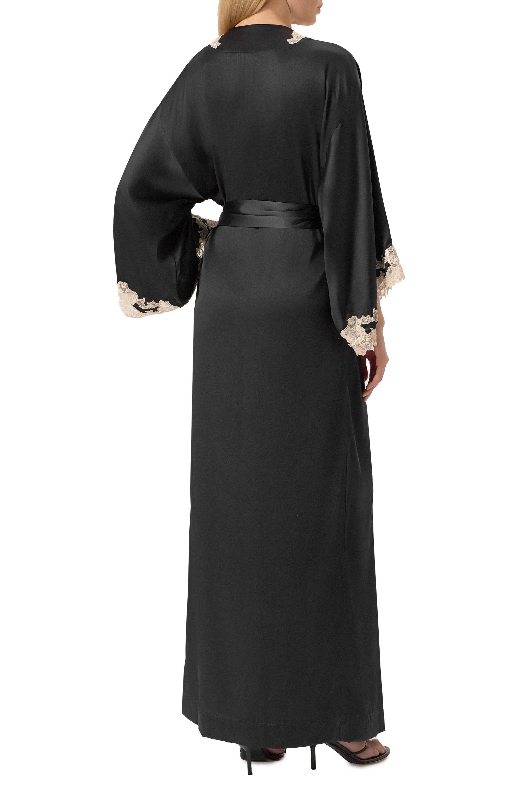 Шелковый халат C.ALLA черного цвета по цене 139500 руб., арт. 333/L0NG, фото 4 Шелковый халат C.ALLA, арт. 333/L0NG, фото 4