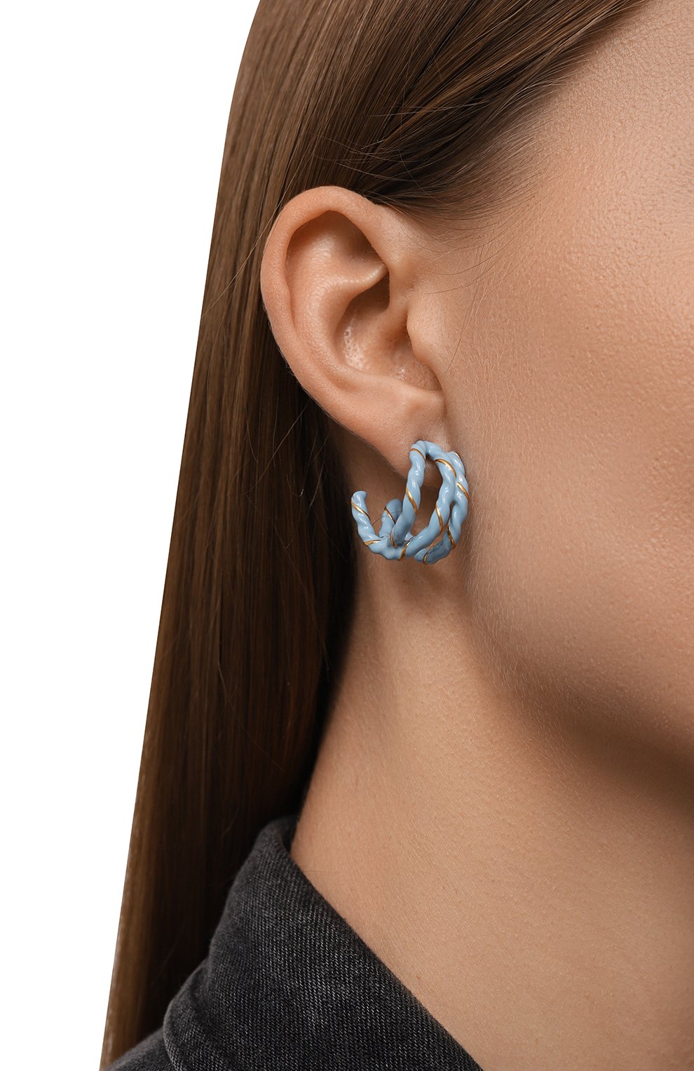 Серьги MAISON MARGIELA голубого цвета по цене 46950 руб., арт. SM1VG0051 P6477, фото 2 Серьги MAISON MARGIELA, арт. SM1VG0051 P6477, фото 2