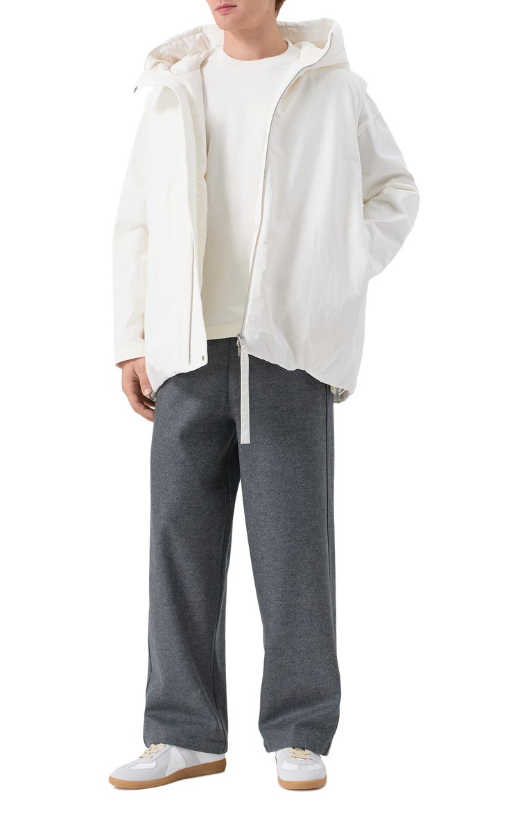 Мужской пуховый жилет JIL SANDER белого цвета, арт. J47AF0011-J70008 | Фото 2 (Материал утеплителя: Пух и перо; Длина (верхняя одежда): Короткие; Материал подклада: Синтетический материал; Мужское Кросс-КТ: жилеты-объемные; Стили: Кэжуэл; Материал внешний: Синтетический материал; Автоматизация ТО: Проставлено; Автоматизация состава: Проставлено)