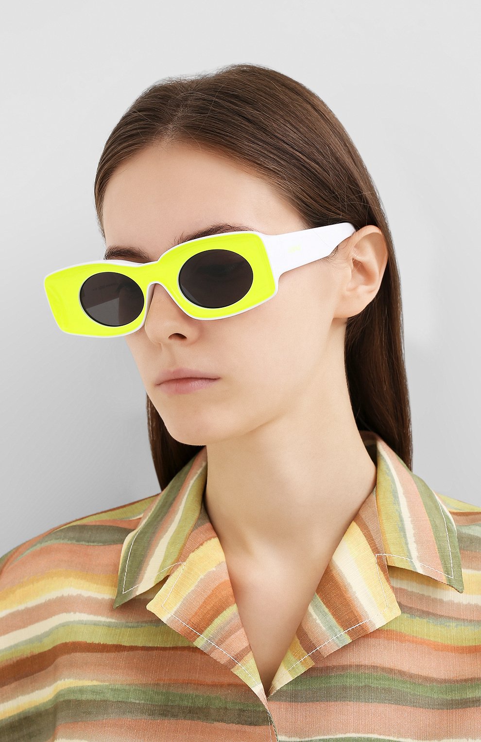 Солнцезащитные очки loewe x paula's ibiza LOEWE желтого цвета по цене 31300 руб., арт. LW40033I, фото 2 Солнцезащитные очки loewe x paula's ibiza LOEWE, арт. LW40033I, фото 2