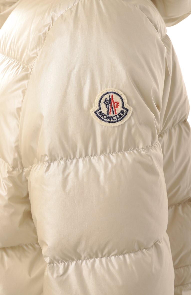 Женский пуховик biron MONCLER кремового цвета, арт. 1A000-91-597WN | Фото 6 (Длина (верхняя одежда): Короткие; Материал подклада: Синтетический материал; Рукава: Длинные; Кросс-КТ: Пуховик; Стили: Кэжуэл; Материал внешний: Синтетический материал)