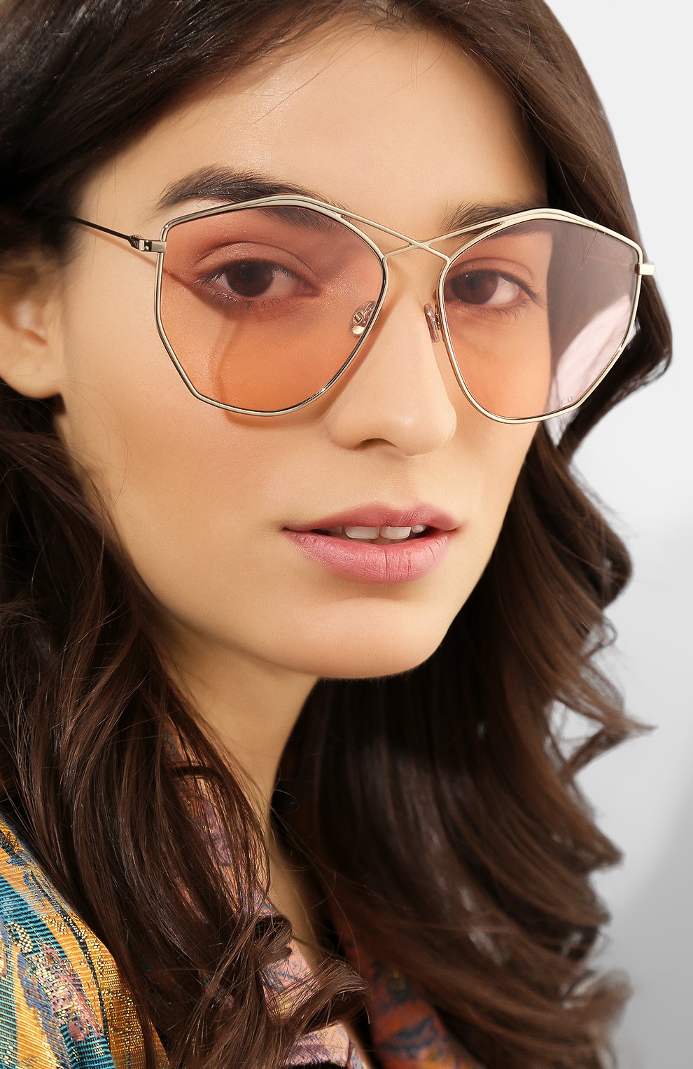 Солнцезащитные очки DIOR EYEWEAR светло-розового цвета по цене 29950 руб., арт. DI0RSTELLAIRE4 J5G W7, фото 2 Солнцезащитные очки DIOR EYEWEAR, арт. DI0RSTELLAIRE4 J5G W7, фото 2