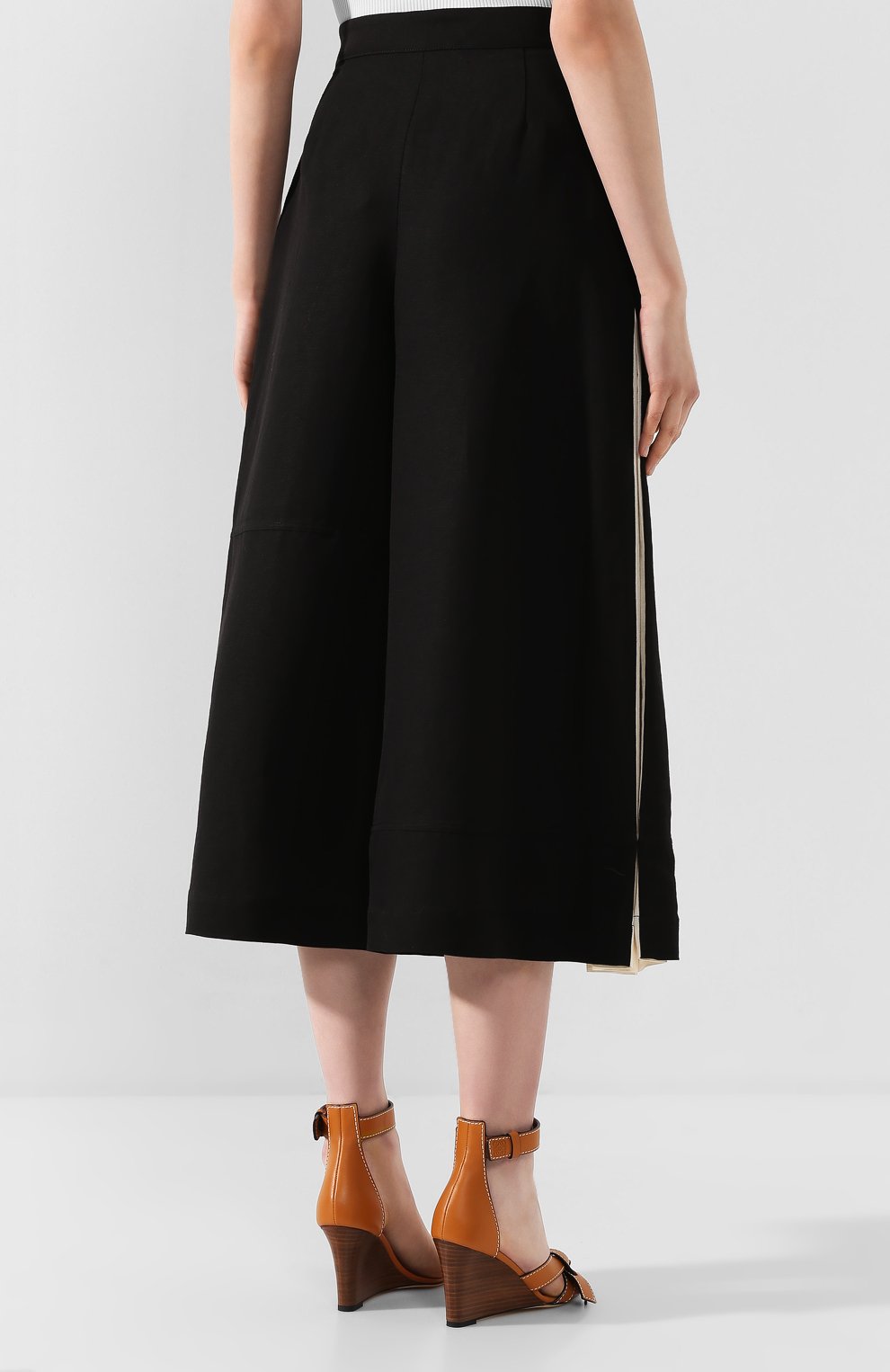 Льняные кюлоты LOEWE черного цвета по цене 65350 руб., арт. S2102401FH, фото 4 Льняные кюлоты LOEWE, арт. S2102401FH, фото 4