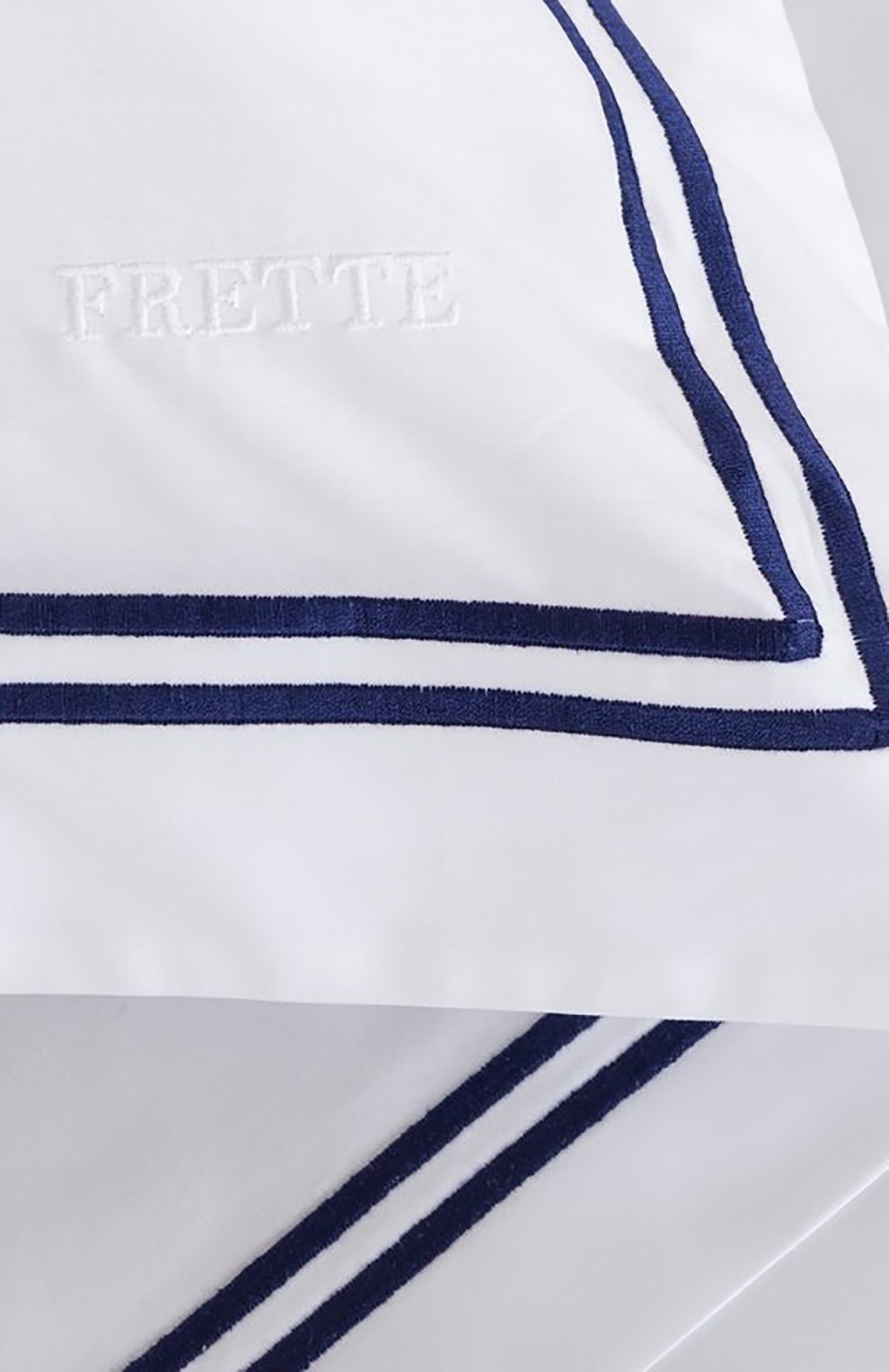 Наволочка hotel classic FRETTE синего цвета по цене 13850 руб., арт. FA7017 E0700 065B, фото 3 Наволочка hotel classic FRETTE, арт. FA7017 E0700 065B, фото 3