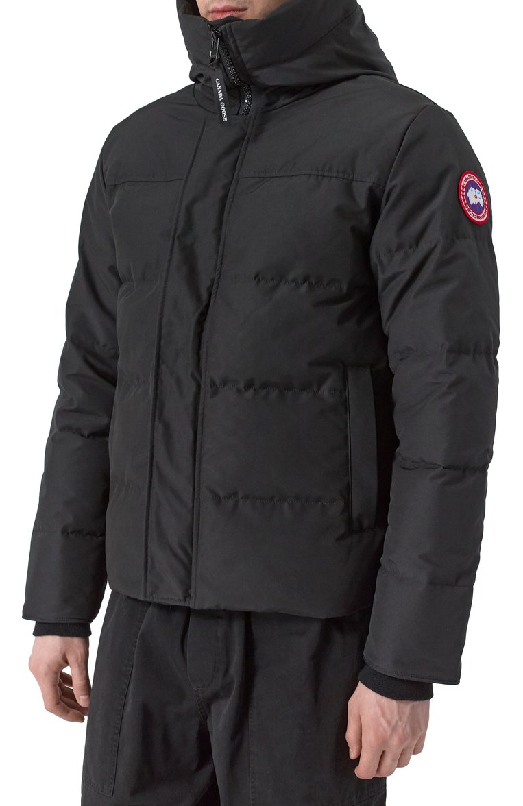 Мужская пуховик CANADA GOOSE черного цвета, арт. 2080M | Фото 3 (Рукава: Длинные; Материал подклада: Синтетический материал; Длина (верхняя одежда): Короткие; Стили: Кэжуэл; Мужское Кросс-КТ: пуховик-короткий; Материал внешний: Синтетический материал)