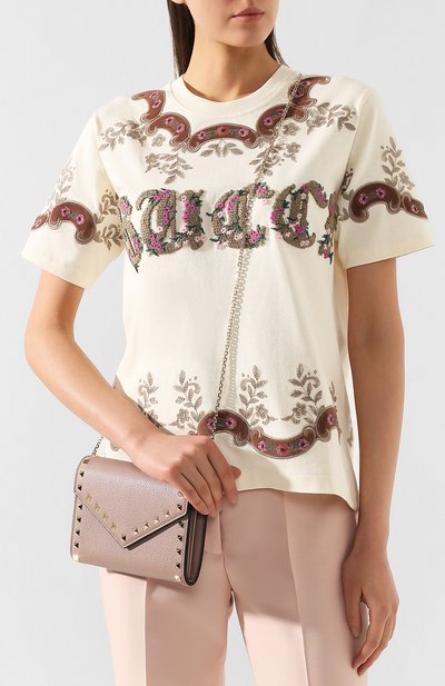 Кожаный кошелек на цепочке VALENTINO бежевого цвета по цене 129500 руб., арт. TW2P0Q48/VSH, фото 2 Кожаный кошелек на цепочке VALENTINO, арт. TW2P0Q48/VSH, фото 2