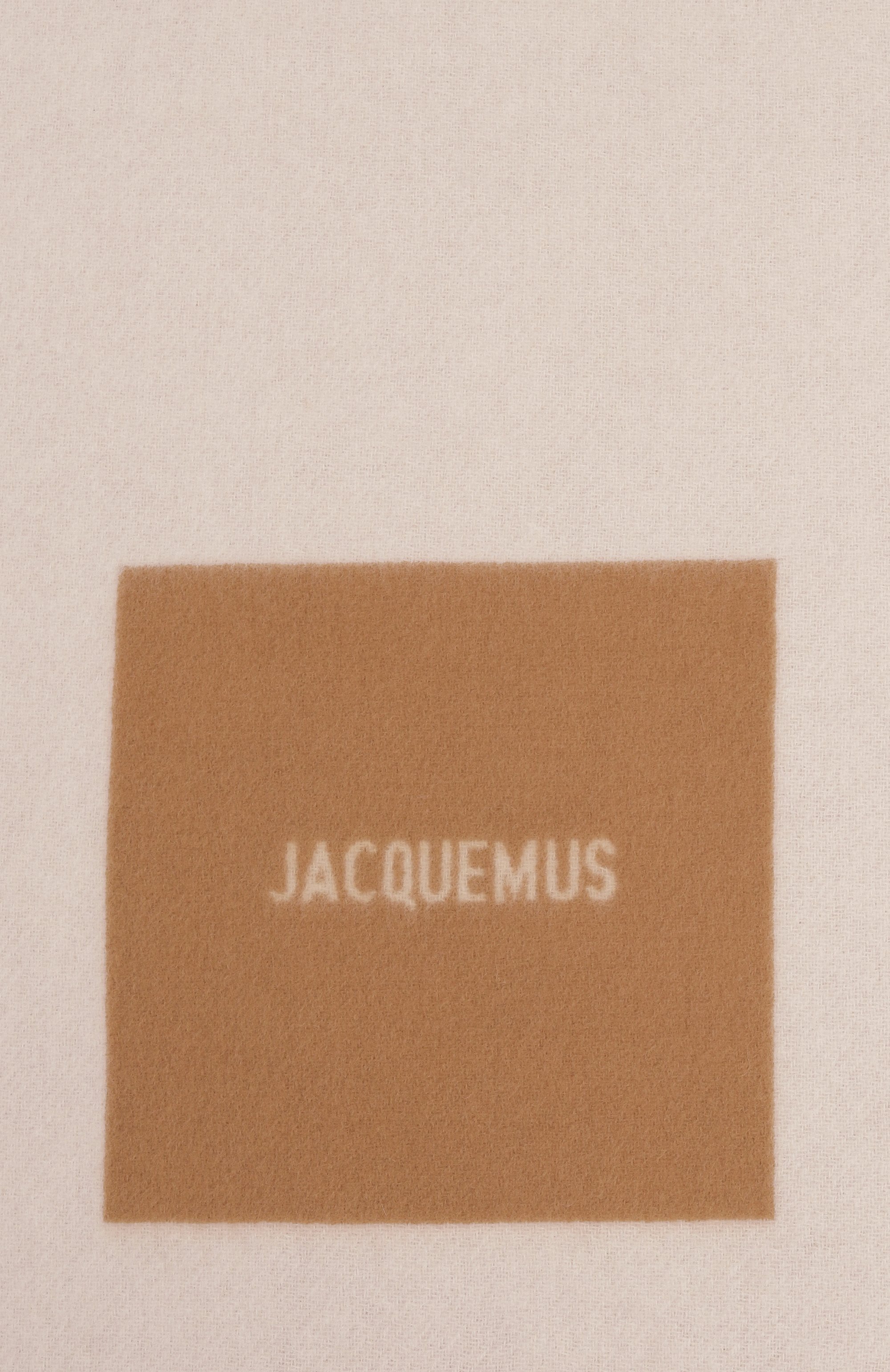 Шерстяной шарф JACQUEMUS светло-бежевого цвета по цене 29950 руб., арт. 24HACU00579/A0T4044, фото 4 Шерстяной шарф JACQUEMUS, арт. 24HACU00579/A0T4044, фото 4