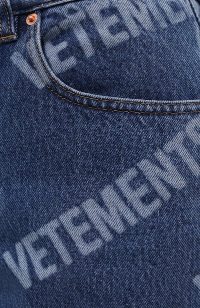 Джинсы VETEMENTS синего цвета по цене 144000 руб., арт. WE51PA220B 2803/BLUE, фото 5 Джинсы VETEMENTS, арт. WE51PA220B 2803/BLUE, фото 5