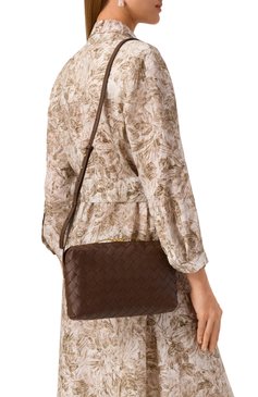 Женская сумка BOTTEGA VENETA коричневого цвета, арт. 597329/V48C1 | Фото 2 (Размер: small; Материал: Натуральная кожа; Ремень/цепочка: На ремешке; Материал сплава: Проставлено; Драгоценные камни: Проставлено)