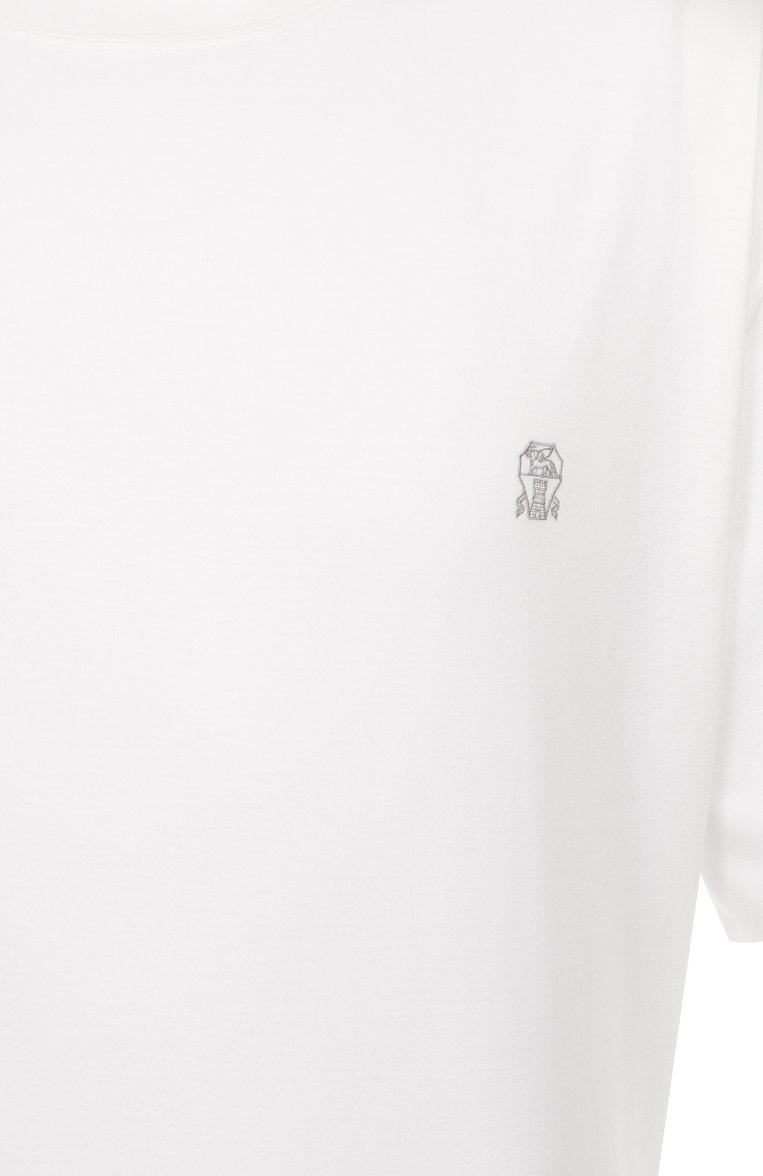 Мужская хлопковая футболка BRUNELLO CUCINELLI белого цвета, арт. M0B137444W | Фото 6 (Мужское Кросс-КТ: Футболка-одежда; Принт: Без принта; Стили: Кэжуэл; Материал внешний: Хлопок; Длина (для топов): Удлиненные; Рукава: Короткие; Big sizes: Big Sizes; Автоматизация состава: Проставлено; Автоматизация ТО: Проставлено; Детали: Декор; Размерность: Идёт в размер)