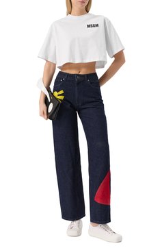 Женская хлопковая футболка MSGM белого цвета, арт. 3841MDM94/257002 | Фото 2 (Длина (для топов): Укороченные; Рукава: Короткие; Драгоценные камни: Проставлено; Материал сплава: Проставлено; Стили: Кэжуэл; Принт: С принтом; Материал внешний: Хлопок)