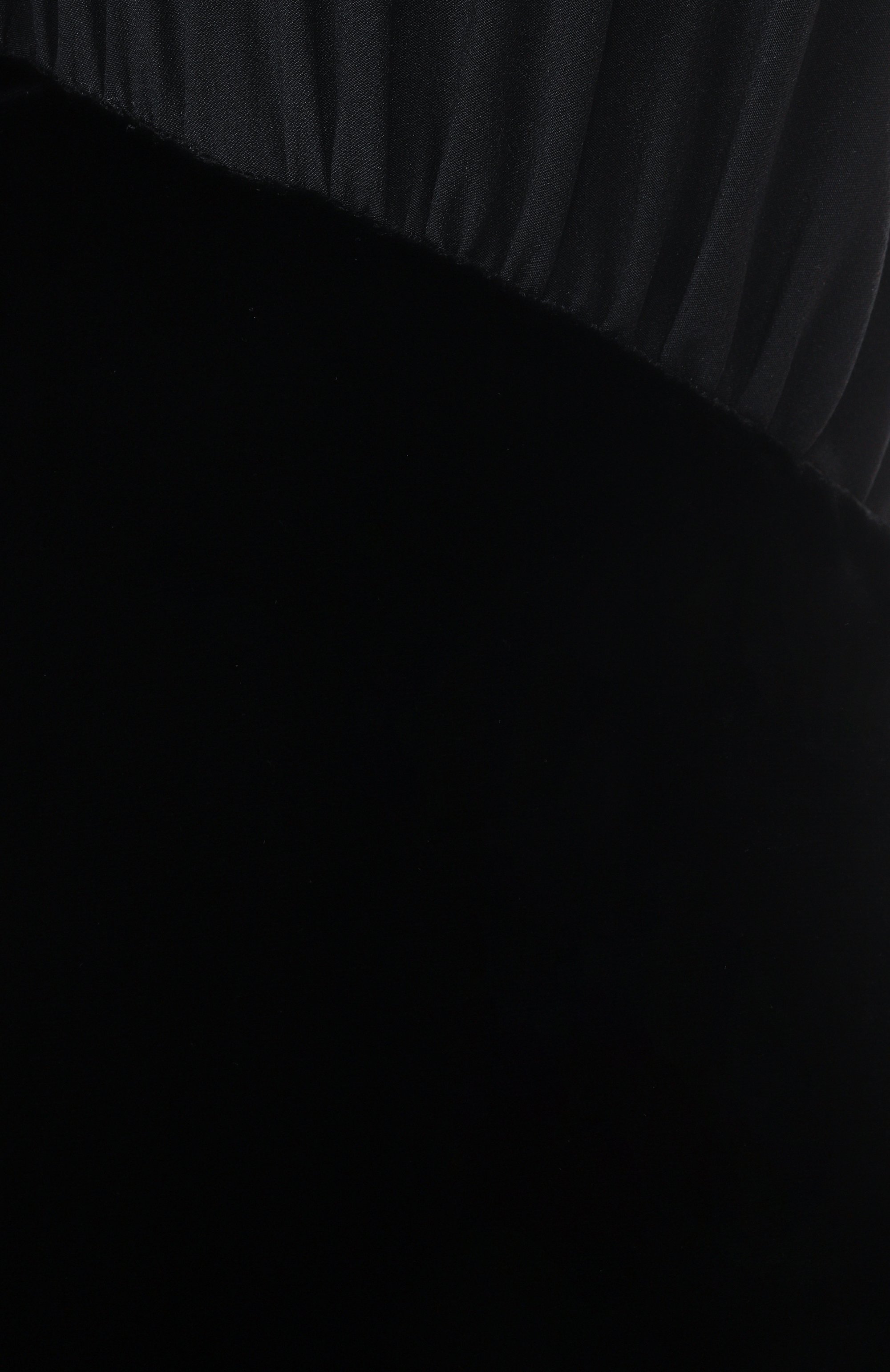 Бархатное платье LOUVE черного цвета по цене 175000 руб., арт. 25-01-01-04-07-02-01, фото 6 Бархатное платье LOUVE, арт. 25-01-01-04-07-02-01, фото 6