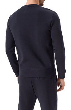 Мужской хлопковый свитшот EMPORIO ARMANI темно-синего цвета, арт. 8N1MD1/1JHSZ | Фото 4 (Драгоценные камни: Проставлено; Рукава: Длинные; Длина (для топов): Стандартные; Материал сплава: Проставлено; Мужское Кросс-КТ: свитшот-одежда; Принт: Без принта; Стили: Спорт-шик; Материал внешний: Хлопок)