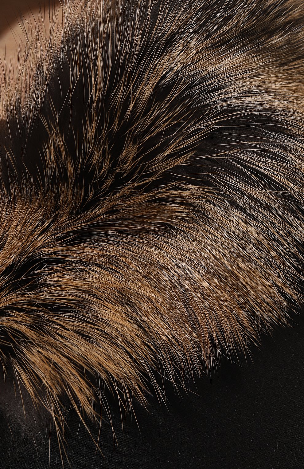 Капюшон с мехом лисы VICTORIA KUSENKOVA черного цвета по цене 60280 руб., арт. 199304465548, фото 5 Капюшон с мехом лисы VICTORIA KUSENKOVA, арт. 199304465548, фото 5