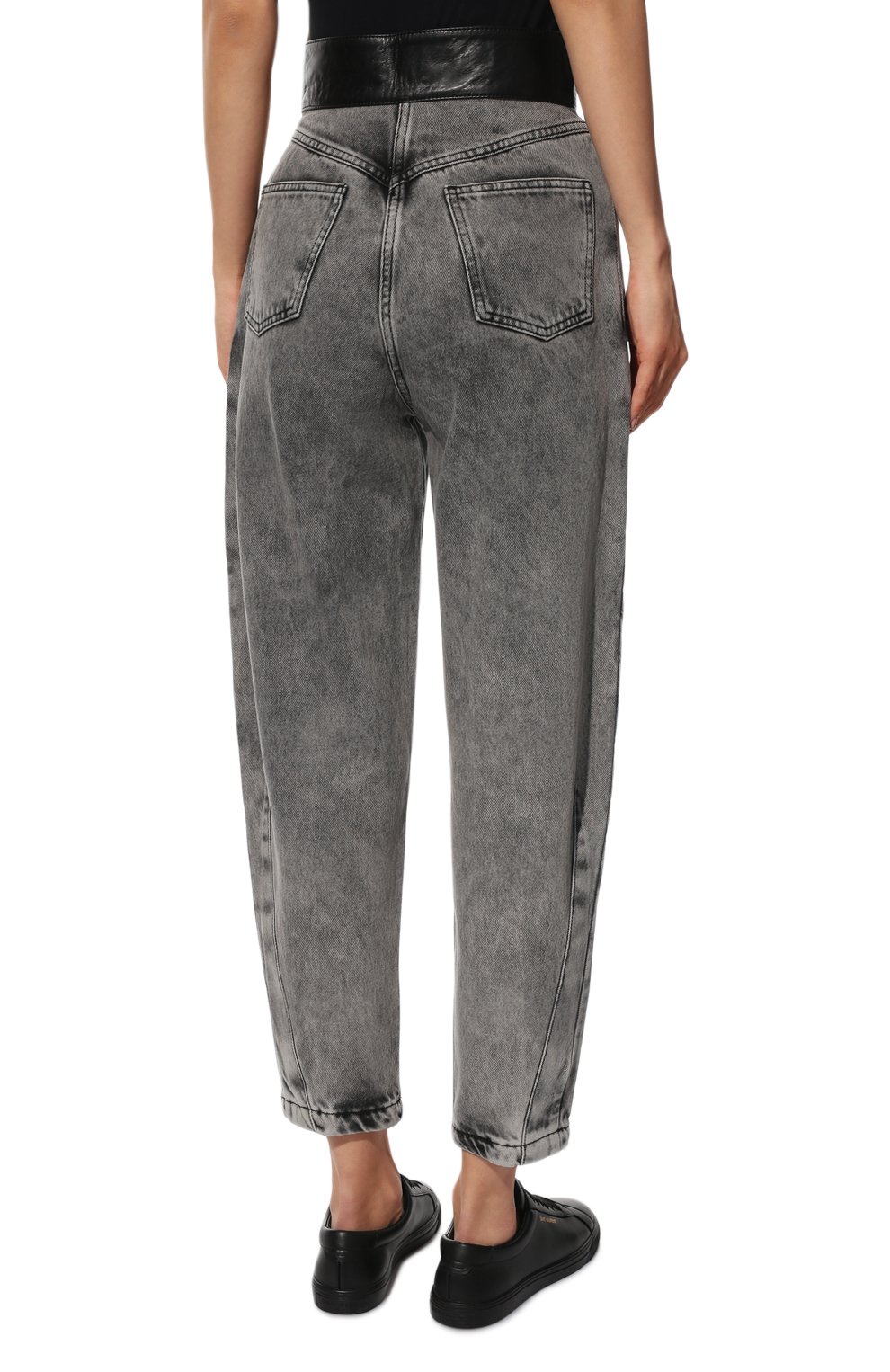 Джинсы ULYANA SERGEENKO серого цвета по цене 120000 руб., арт. PNT005SS21Denim 0028дж, фото 4 Джинсы ULYANA SERGEENKO, арт. PNT005SS21Denim 0028дж, фото 4