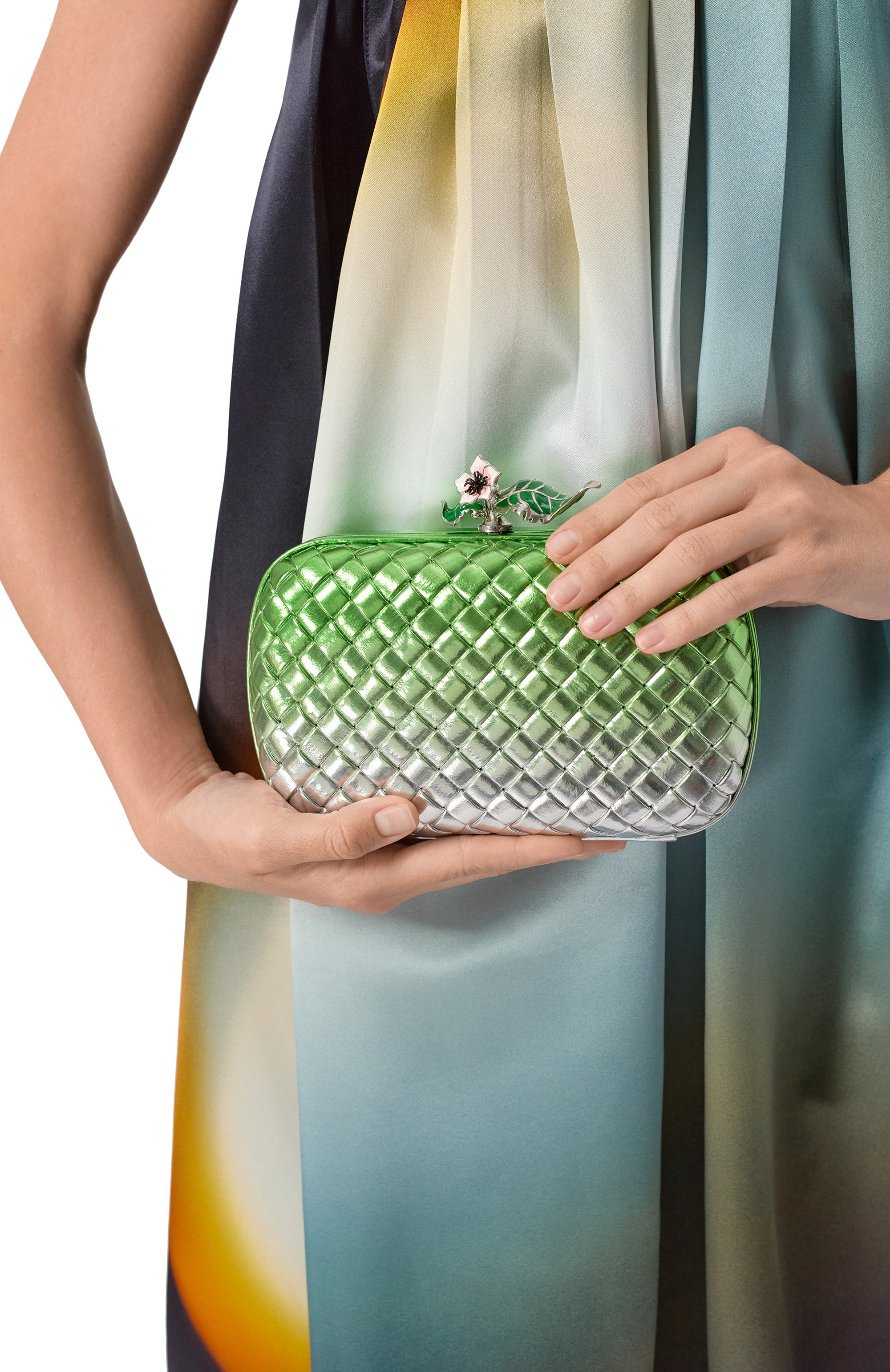 Клатч knot BOTTEGA VENETA зеленого цвета по цене 632000 руб., арт. 826183/V5LB1, фото 2 Клатч knot BOTTEGA VENETA, арт. 826183/V5LB1, фото 2