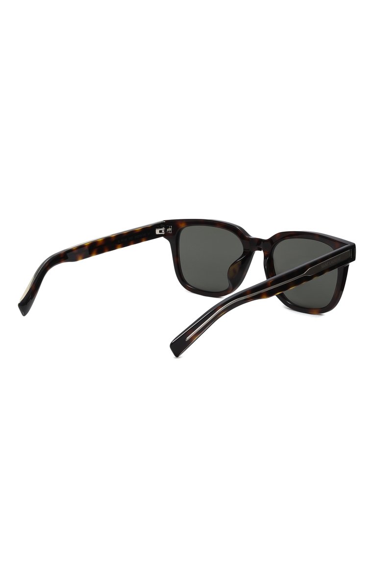 Женские солнцезащитные очки SAINT LAURENT коричневого цвета, арт. SL 711/K 002 | Фото 4 (Региональные ограничения белый список (Axapta Mercury): Не проставлено; Нос: Не проставлено; Материал: Пластик; Кросс-КТ: С/з-унисекс; Тип очков: С/з; Очки форма: Квадратные; Оптика Гендер: оптика-унисекс)