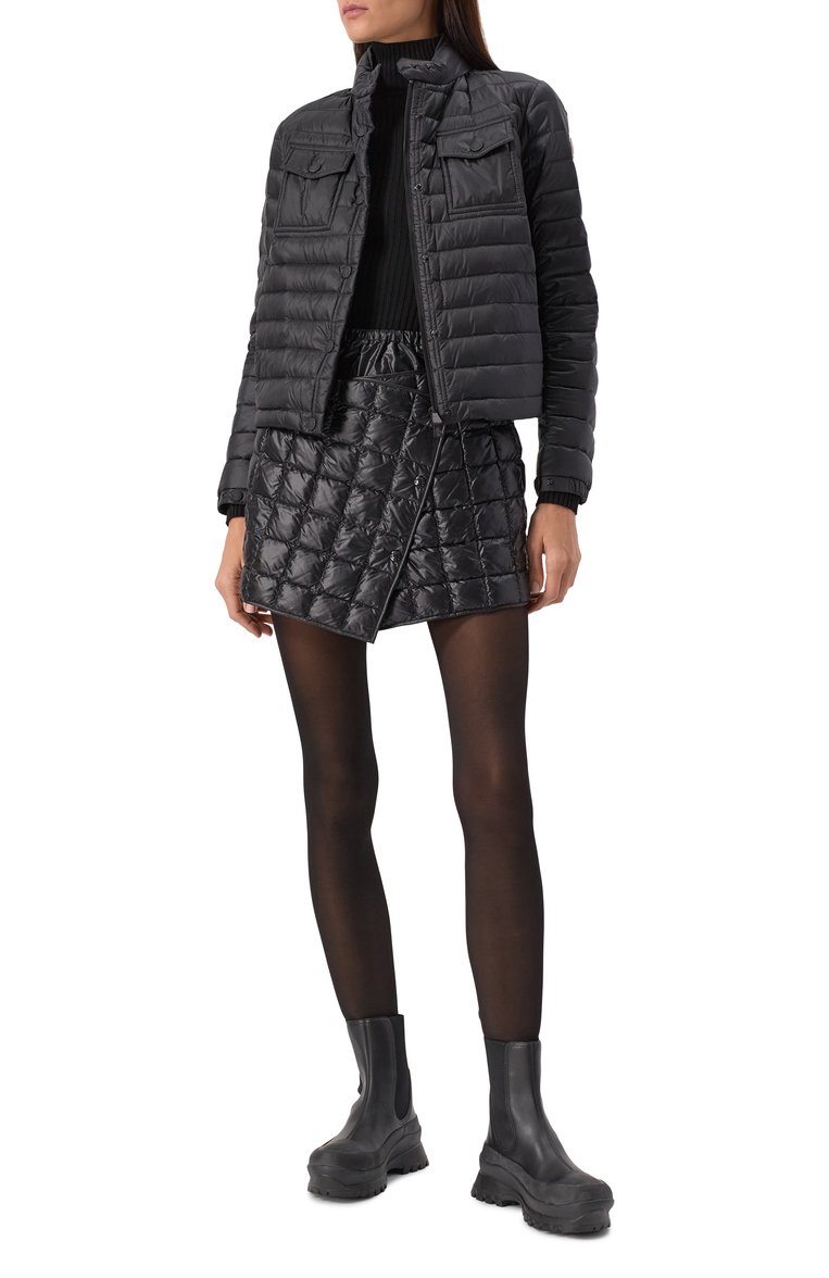Женская пуховая юбка MONCLER черного цвета, арт. 2D00001/595ZZ | Фото 2 (Длина Ж (юбки, платья, шорты): Мини; Материал внешний: Синтетический материал; Стили: Кэжуэл; Автоматизация ТО: Проставлено; Автоматизация состава: Проставлено)