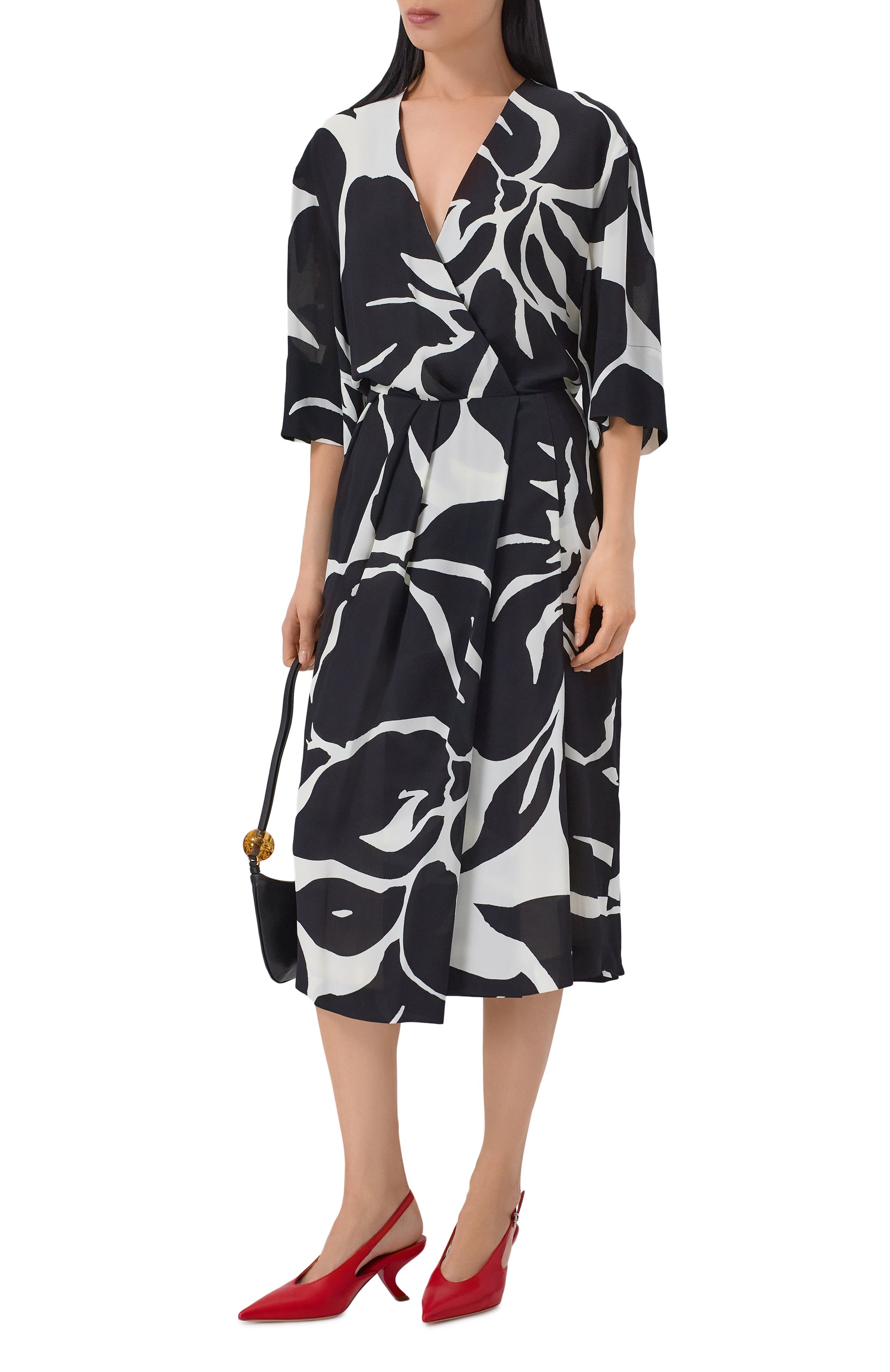 Кожаные туфли k18_apostrophe VIC MATIE красного цвета по цене 49300 руб., арт. 1K5650D_K18H060410, фото 3 Кожаные туфли k18_apostrophe VIC MATIE, арт. 1K5650D_K18H060410, фото 3