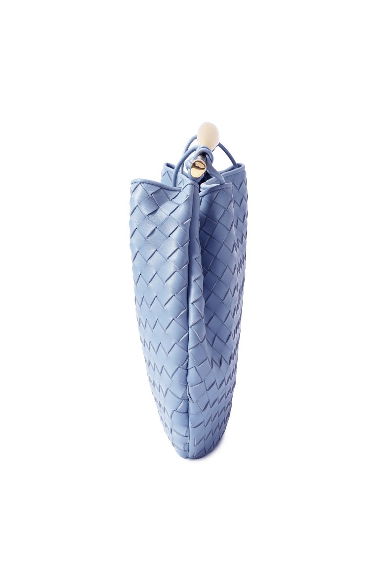 Женская сумка sardine medium BOTTEGA VENETA голубого цвета, арт. 754988-VCPP1 | Фото 4 (Размер: medium; Материал: Натуральная кожа; Автоматизация состава: Проставлено; Автоматизация ТО: Проставлено)