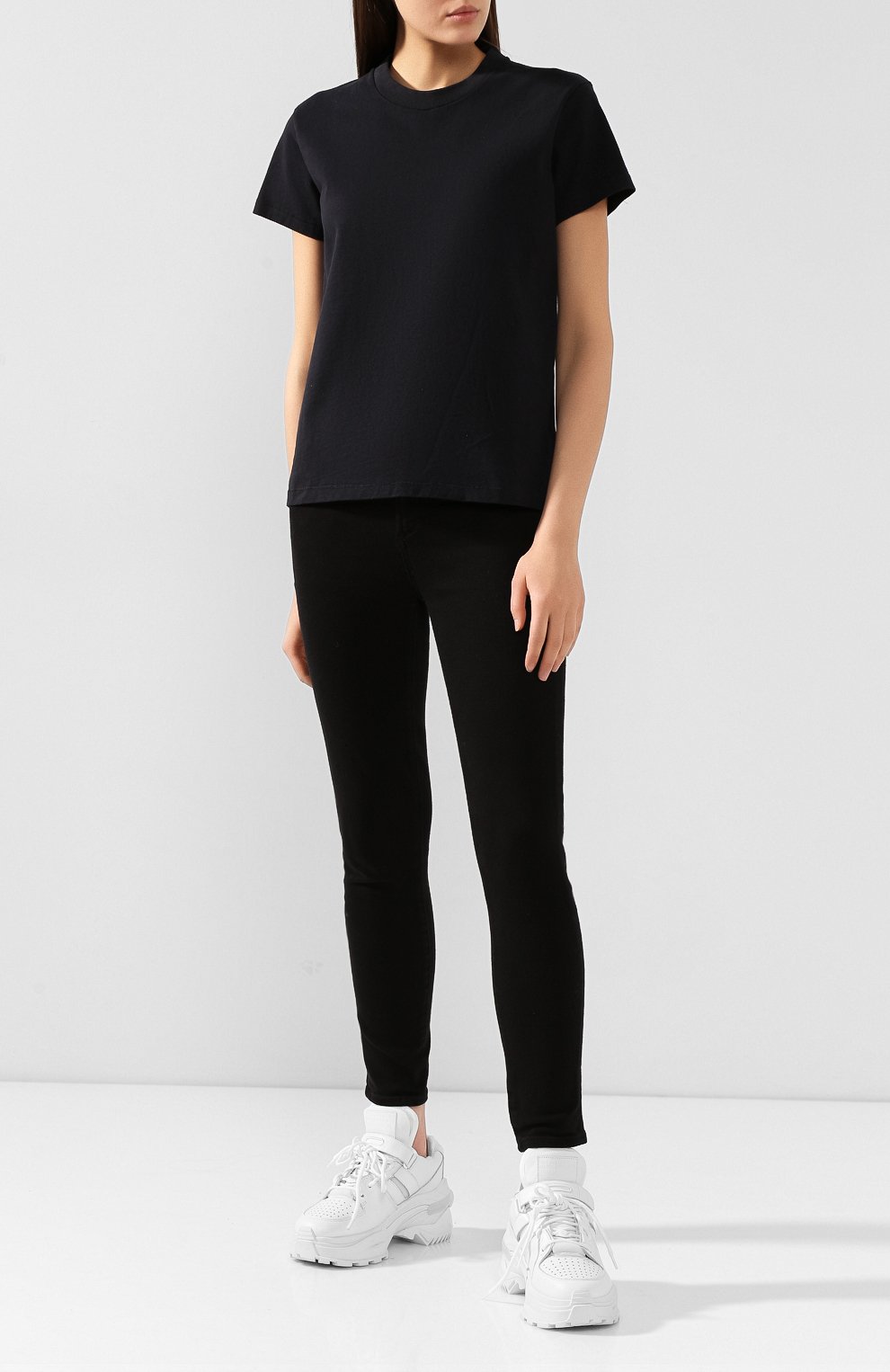 Хлопковая футболка HELMUT LANG черного цвета по цене 13700 руб., арт. J01DW516, фото 2 Хлопковая футболка HELMUT LANG, арт. J01DW516, фото 2