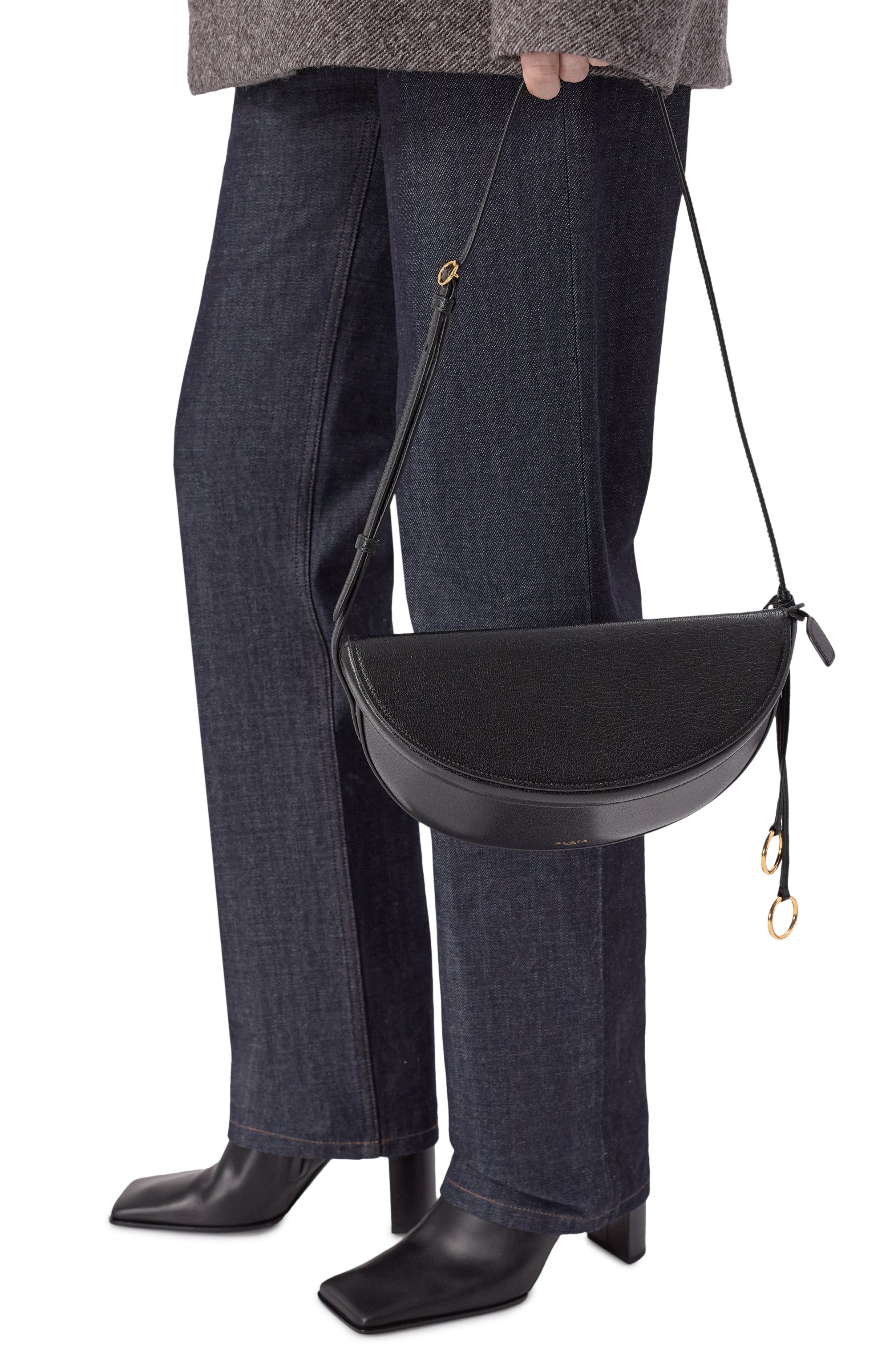 Сумка hip east-west ALAIA черного цвета по цене 345000 руб., арт. AA1L2013CA212, фото 2 Сумка hip east-west ALAIA, арт. AA1L2013CA212, фото 2