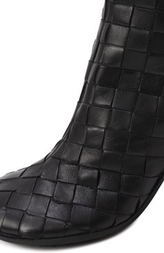 Женские кожаные ботильоны atomic BOTTEGA VENETA черного цвета, �арт. 811087 V2ED0 | Фото 7 (Драгоценные камни: Проставлено; Каблук высота: Высокий; Материал внешний: Натуральная кожа; Подошва: Плоская; Материал сплава: Проставлено; Материал утеплителя: Без утеплителя; Каблук тип: Устойчивый)
