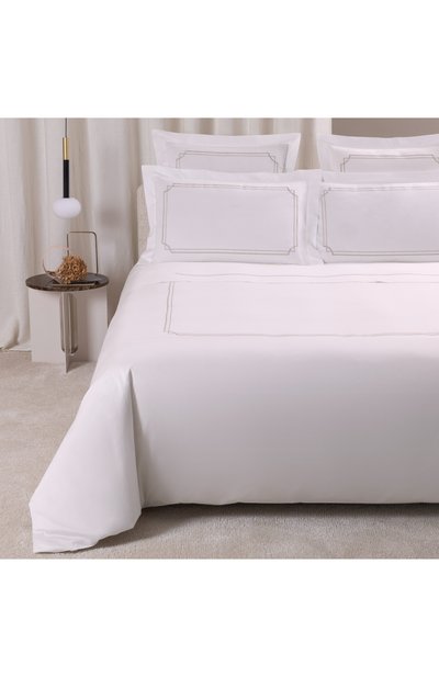 Комплект постельного белья layering embroidery FRETTE белого цвета по цене 243500 руб., арт. FR6940 E3491 240B, фото 2 Комплект постельного белья layering embroidery FRETTE, арт. FR6940 E3491 240B, фото 2