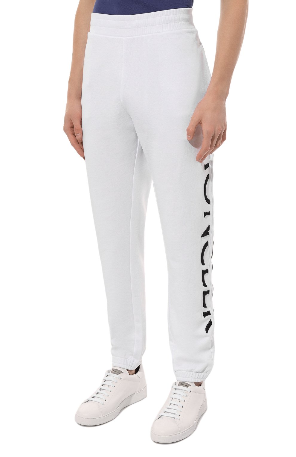 Хлопковые джоггеры MONCLER белого цвета по цене 59500 руб., арт. 8H000-03-809KR, фото 3 Хлопковые джоггеры MONCLER, арт. 8H000-03-809KR, фото 3